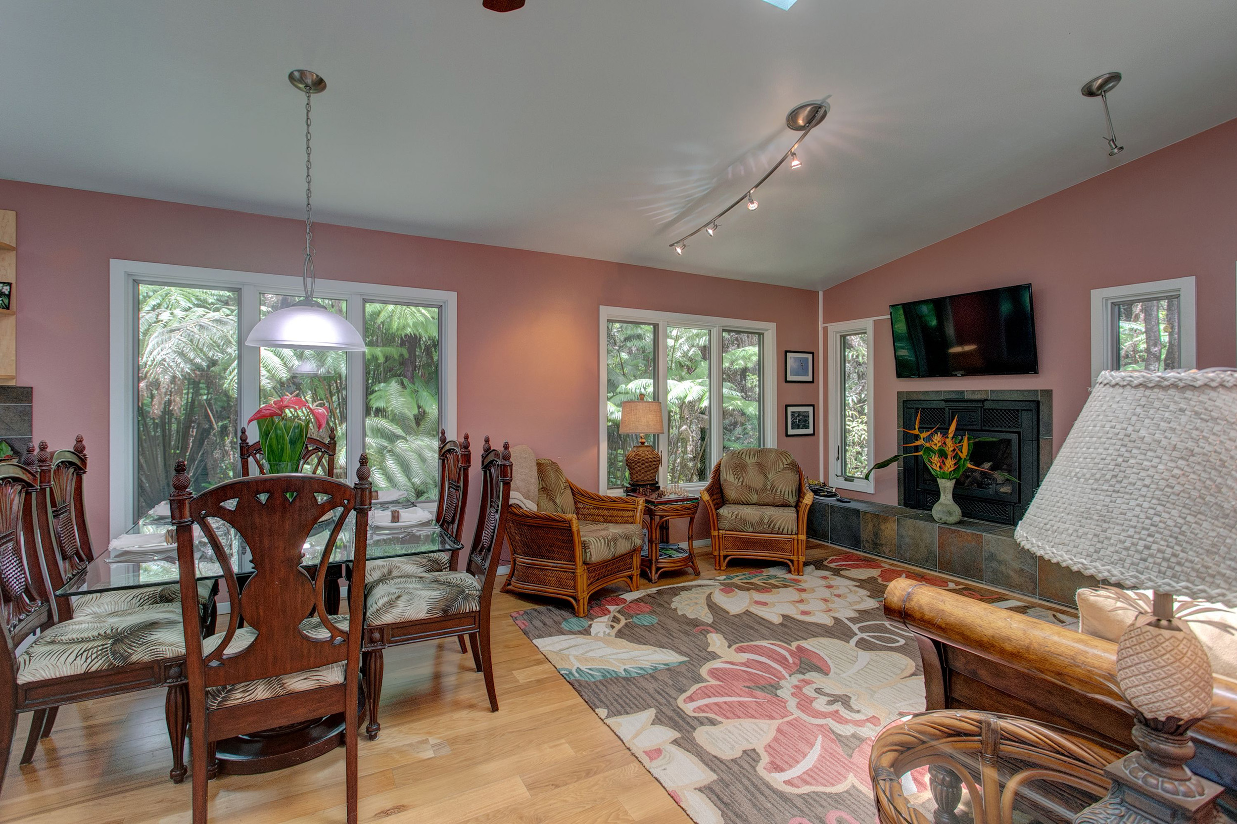Hawaii Life Real Estate Brokers – Kona Town, Hawaii Island